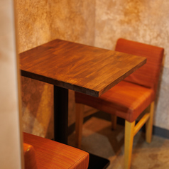 《少人数様向けテーブル席》【2名様から4名様】デートや接待におすすめのお席です。