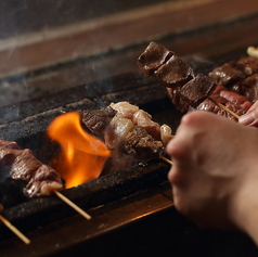 炭火で焼いて旨いのは肉だけではない！自信アリの炭火焼き料理はこちら！