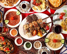 南トルコの温かい家庭の味 種類豊富な小皿料理