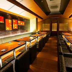 最大70名様までのフロア貸切も可能となっております！落ち着いた雰囲気の上質空間はゆっくりとお食事や会話をお楽しみいただけます。結婚式二次会や同窓会、会社宴会、各種パーティーにぜひご利用ください。