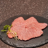 赤身ロース家族や大切な人と過ごす記念日、仲間との忘新年会におすすめ！プロが目利きしたA5ランクの黒毛和牛をふんだんに使った焼肉で、心も体も温まる時間を大阪上本町でお楽しみください。