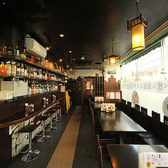 全席可動式の座席は、お客様の都合に合わせて自由にレイアウト変更が可能です。少人数から大人数まで、あらゆるシーンに柔軟に対応。ご希望に応じて半個室にもできますので、周りを気にせずゆったりと食事を楽しみたい時に最適なプライベート空間をご提供いたします。