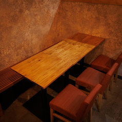 《少人数様向けテーブル席》【4名様から6名様】飲み会や女子会におすすめのお席です。