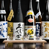 九州を中心に、芋・麦など常時30種類以上の本格焼酎を取り揃えております。さらに日本酒は、その時々の料理に最も合う銘柄を店主が月替わりで厳選。お酒好きの方にもご満足いただける充実のラインナップで、自慢の料理とのマリアージュを楽しみながら、至福の酔い心地に浸っていただけます。