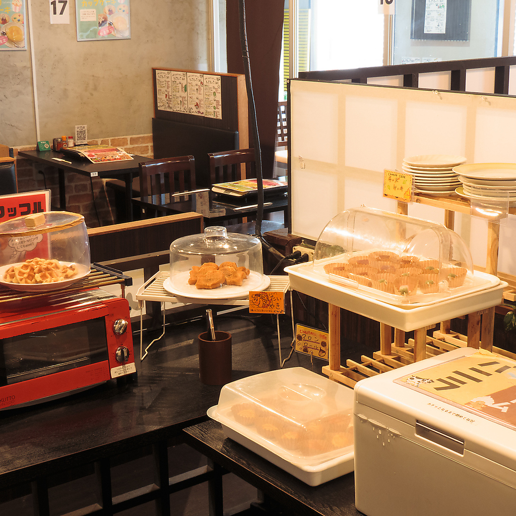 デザートはビュッフェ式♪ミニケーキやアイスクリーム、ひんやりデザートもご用意♪