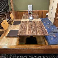 宴会、普段の飲み会など様々なシーンでご利用可能♪亀家満では、掘りごたつで最大6名様までご案内可能となっております!6人席はひとつしかありませんのでご予約はお早めにお願い致します♪静岡/居酒屋/宴会/忘年会/新年会/焼き鳥/串揚げ/もつ鍋/地酒/