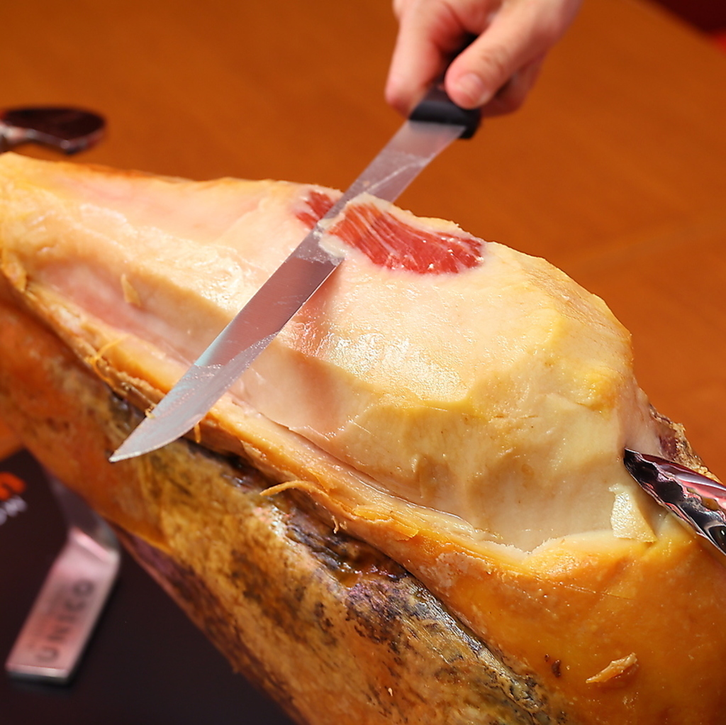 原木から切立てのイベリコ豚の生ハム