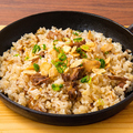料理メニュー写真&nbsp;牛すじ鉄板ガーリックライス
