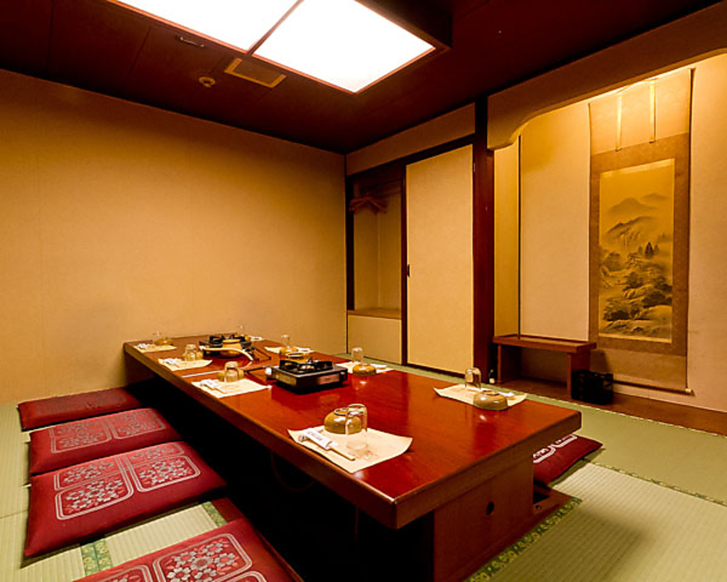 人気の掘りごたつ2～8名個室・8部屋。大切な接待・お祝事などに