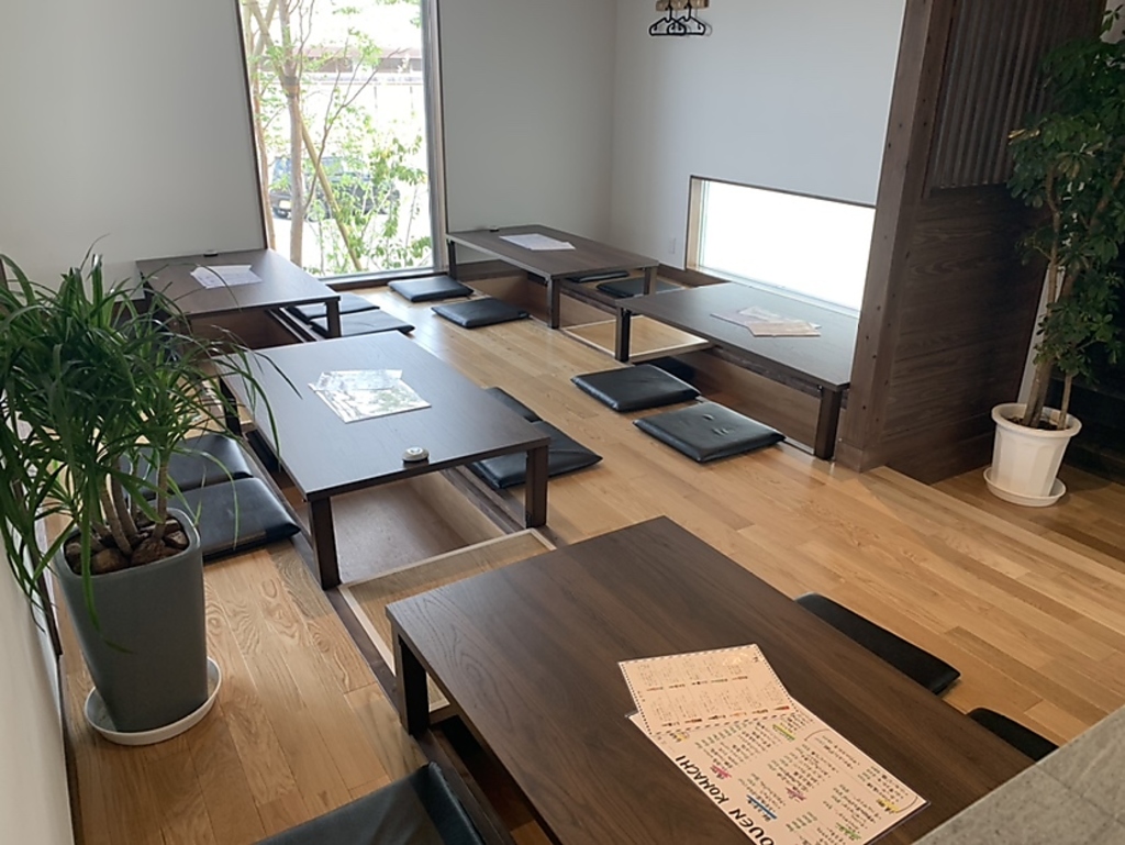 掘りごたつ席でのんびりとおいしい料理を楽しめます。忙しい日常を忘れて、心も体もリフレッシュ♪