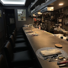 カウンター席のみ８席