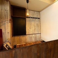 《半個室:最大4名様》ロールカーテンで仕切られたテーブル席。駅近くでの宴会はもちろん、大事なお話を進めたい接待にも大変オススメです。