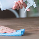 お客様に安心してご利用いただけるよう、店内にアルコール消毒液を設置しております。ご入店時やお食事の前後など、いつでもご自由にご利用くださいませ♪