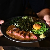 お酒に合う逸品料理や揚げ物など多彩な品々が勢揃い♪