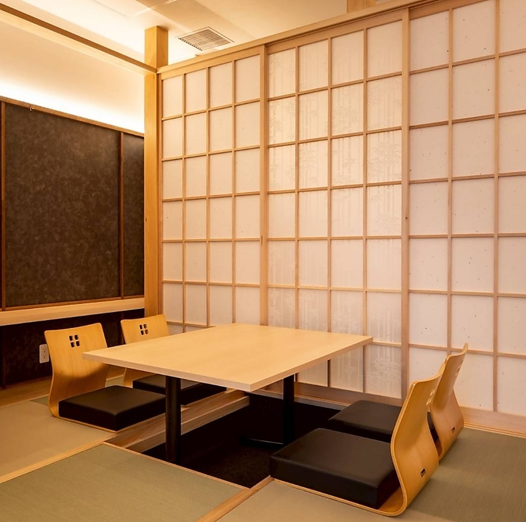 個室ございます。是非落ち着ける空間で日々の喧噪を忘れて贅沢なお時間をお過ごしください。