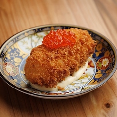 カニクリームコロッケ いくら添え