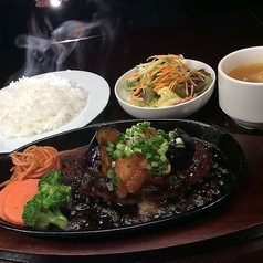 熱々鉄板で。。。グリルハンバーグ (ディナーセット)