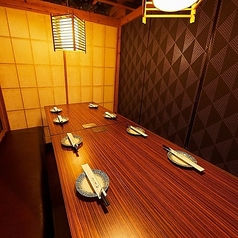 8～12名様でご利用いただける個室席をご用意しております。団体様でもゆったり過ごせる完全個室がございますので、周りを気にせずお食事と会話を満喫◎飲み会・宴会はもちろん、会食や接待にもおすすめです。ご希望の際はお早めのご予約をお願いいたします。