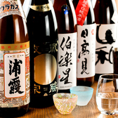 地産地消のお料理にペアリングする日本酒も豊富にご用意！＋500円で日本酒も飲み放題になるプレミアム飲み放題にて、旬のお料理とあう地元の銘柄を数多く取り揃えております。