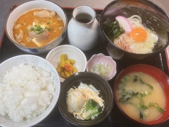 赤もつ煮ランチ釜玉うどん付き750円(税込)