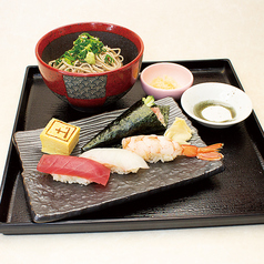《温/冷》かけ蕎麦(小)と鮨セット