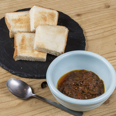 トーストと食べる特製キーマカレー