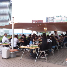 昨年好評だったアウトドアビアガーデンがパワーアップして今年も登場！今年の夏宴会はアウトドアビアガーデン&BBQbyスノーピークで乾杯～～♪