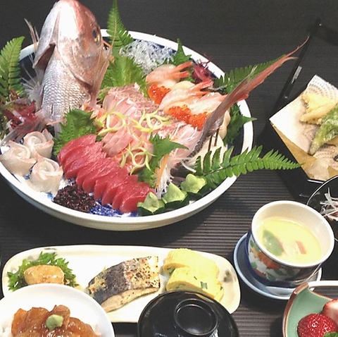 四季折々のお料理で特別なひと時を…◆1階はカフェ風、3階はお座敷で宴会も可能◎