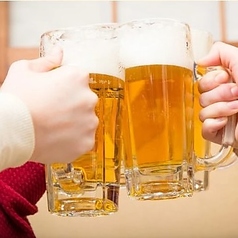 飲み放題で楽しめる多彩なドリンクメニューに会話も弾む