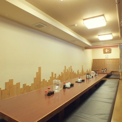 店内は最大32名様までお座りいただけます。