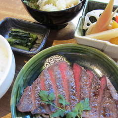 信州和牛もも肉の味噌漬け焼きと野菜のピクルス膳