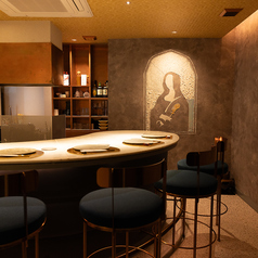 カウンター席でいただくお料理はライブ感をお楽しみいただきながら。。。記念日・女子会・宴会・誕生日会などお待ちしております。