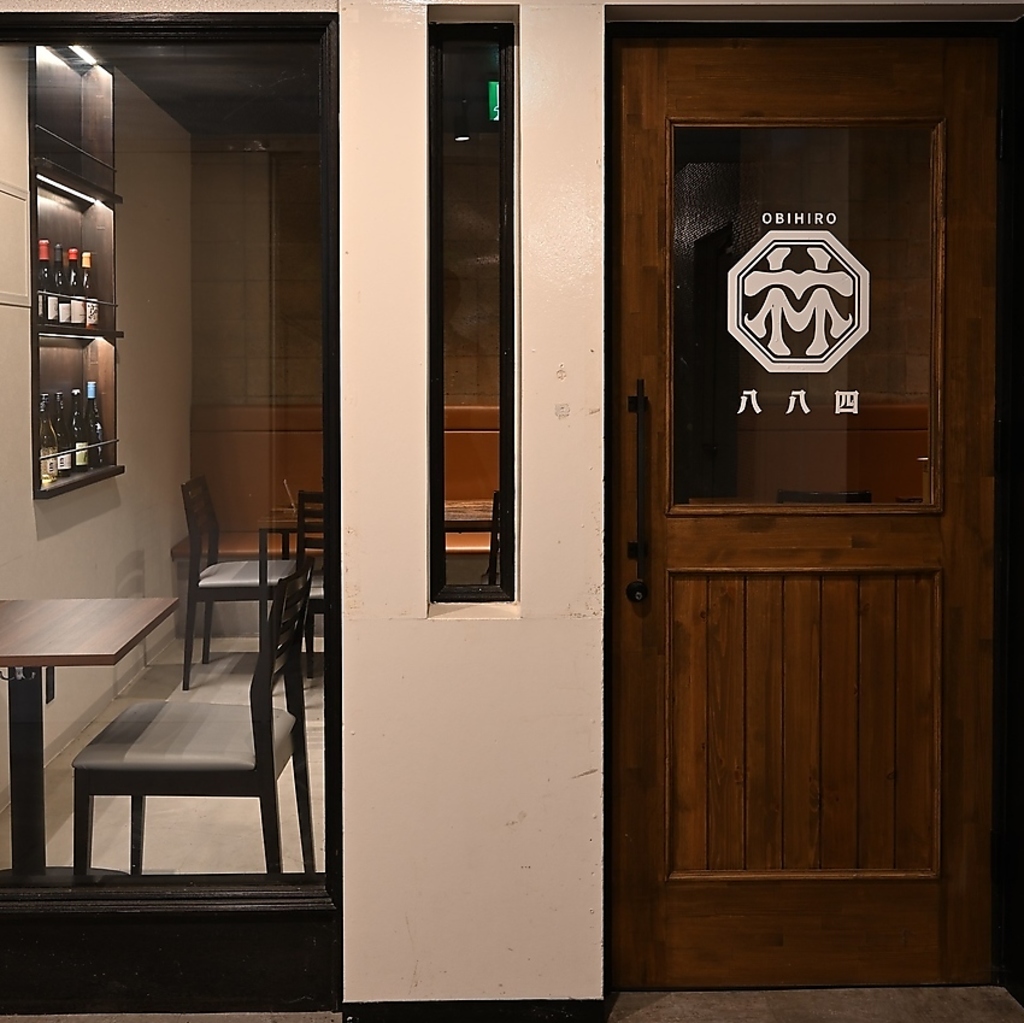 大人の隠れ家♪仲の良い友人やパートナーを誘って行きたいお店。洗練された空間でゆったり食事を堪能