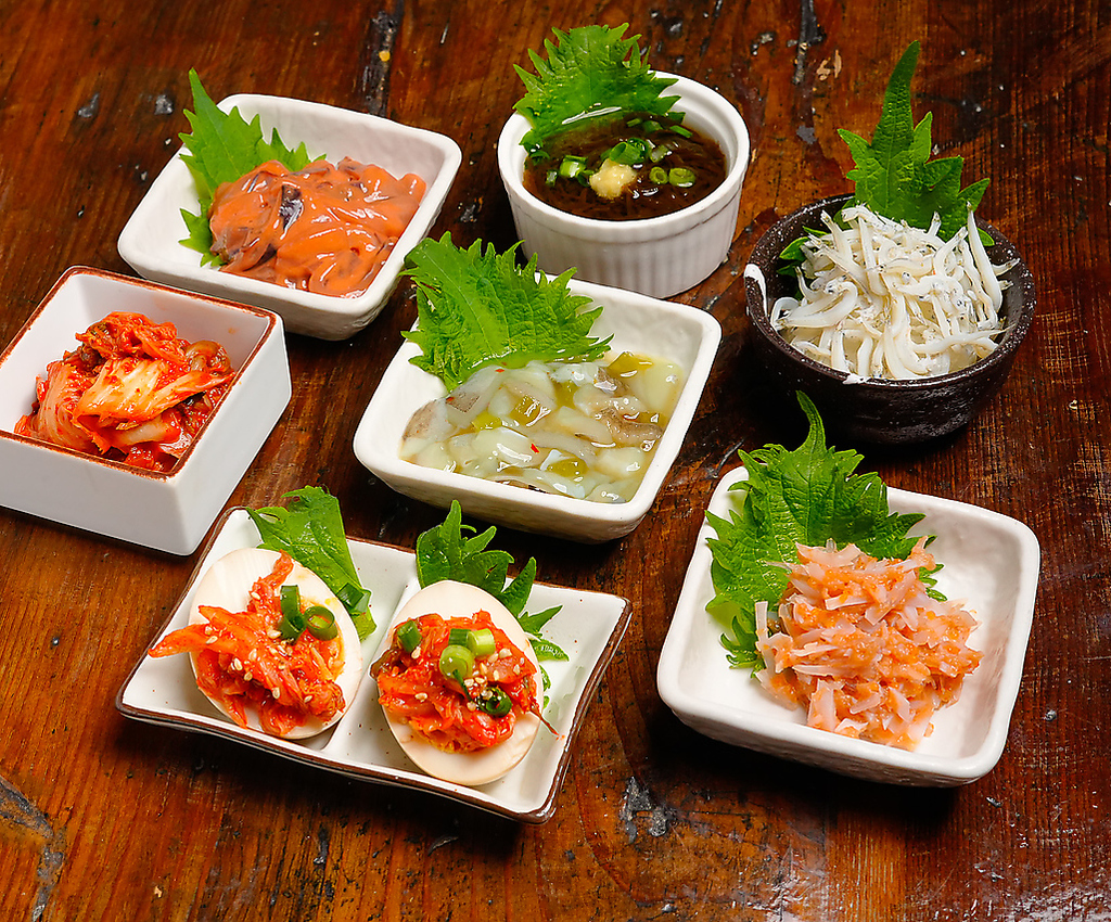 いぶりがっこクリームチーズやさつま揚げなど、酒の肴にぴったりな珍味も、各種ご用意しております！