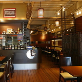 店内のテレビを利用してスポーツ観戦や特別なイベントを楽しむことができます。