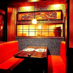 【大人の空間デザイナーズ個室席】大人の為の落ち着いた雰囲気となっております。2名様~150名様までご利用可能な完全個室席は名古屋駅で接待や女子会、合コンなど各種宴会に最適なプライベート個室空間♪お得な宴会コースプランもご予算に合わせて5000円~ご用意。誕生日や記念日にお得なサプライズ特典もご用意◎◎