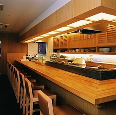 揚げたてサクサクの天ぷらをお召し上がりいただける特等席。お一人様・少人数でのご利用にも◎