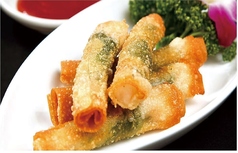 鶏皮のパリパリ揚げ/エビの大葉巻き 各