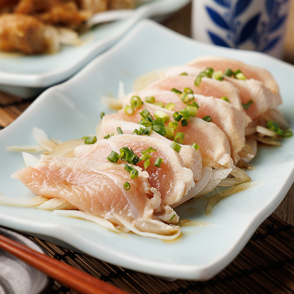 みんな大好きチキン南蛮や女性に人気のヘルシーな鶏料理もあるのでどなたでもお楽しみいただけます！
