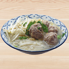 タイラーメン　クイティアオナム　Thai noodle with chickenball