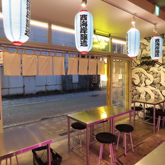 【新静岡駅から徒歩約5分】雰囲気抜群で、カウンター席でサク飲みもできます!さらに、テーブル席もあるので、シーンに合わせられます♪女子会やお仕事終わりの会社宴会にもおすすめ!