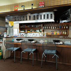 お一人様利用歓迎◎!100種類以上の充実したお酒と黒毛和牛のお肉や国産の豚・鶏・海鮮といった品質の高い食材を使ったお料理を楽しむことができるカウンター席をご用意しています!カウンター席は3席ご用意しており、仕事帰りにサクッとお酒を飲みたくなった際にはもってこいの空間となっております。