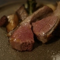 料理メニュー写真&nbsp;アイルランド産仔羊骨付きロースの炭火焼き