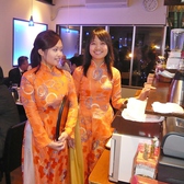 お客様にベトナムをもっと身近に感じていただくために、アオザイを着たスタッフが笑顔でお出迎え致します。
