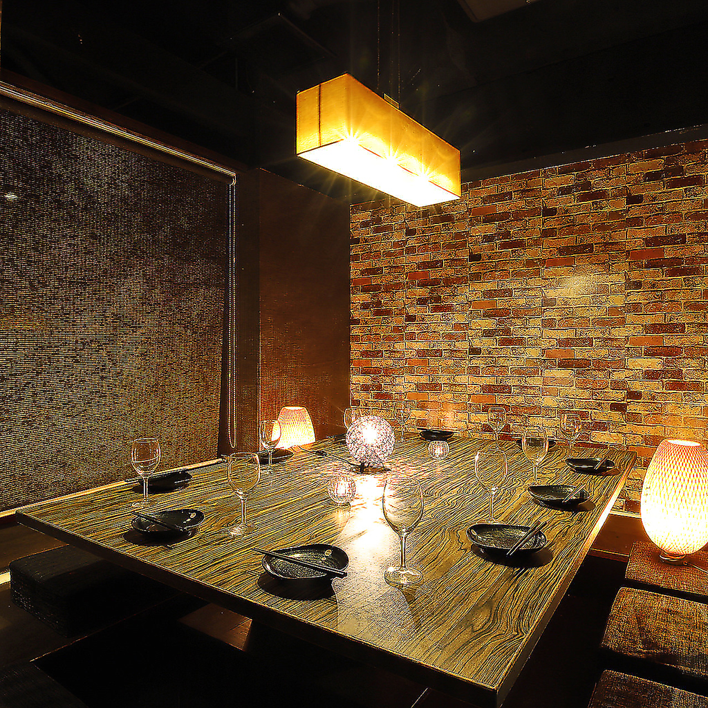 小人数個室2～20名様迄ご対応可能。仕切ることも可能で、安心してお食事を楽しんでいただけます。