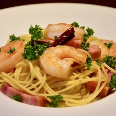 ベーコンとエビのペペロンチーノ