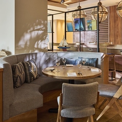 メインダイニング・ソファスペース