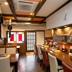 店舗全体の貸切は最大20名様まで承ることが可能です。会社の歓送迎会や忘年会、イベント後の打ち上げなど、大人数でのパーティーシーンに最適です。事前予約にて、お祝いに最適な装飾を施したお肉の大皿の手配も可能です。