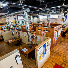 大人数での団体利用には、店内の貸切対応も承っております。周囲を気にすることなく、仲間内だけでプライベートな宴会を満喫できるのが最大の魅力です。歓送迎会や打ち上げ、記念日のパーティーなど、特別な日の集まりを全力でサポートいたします！広々とした店内で、一体感のある賑やかな時間をお過ごしください。