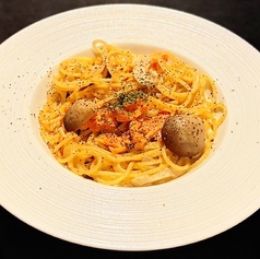 サーモンときのこのクリームパスタ